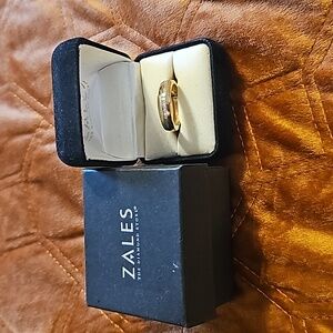 Engagement/wedding Band